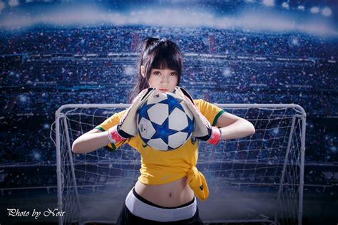 性感足球美女图片-足球场上的性感足球美女素材-高清图片-摄影照片-寻图免费打包下载