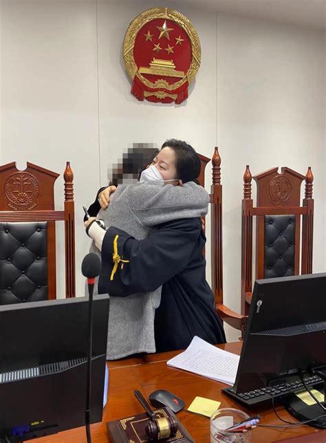 调解离婚后，她给了法官一个大大的拥抱…_澎湃号·政务_澎湃新闻-The Paper