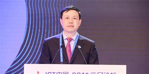 中国移动董事长杨杰比特数智人全球首次亮相MWC2023_天极大咖秀