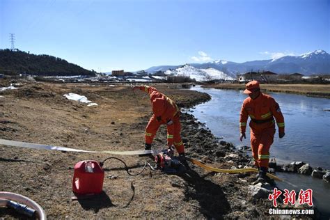 云南迪庆森林消防开展实战训练 提高应急处置能力
