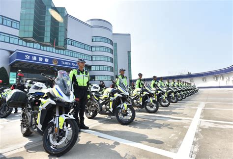 新会公安首支铁骑队伍正式亮相 首项任务是为高考护航_邑闻_江门广播电视台