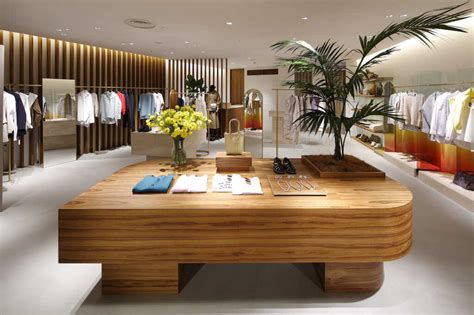 日本服装品牌 BARNYARDSTORM 的店铺设计_服装店铺_集匠设计网，T5OP设计网，优质店面设计网站！