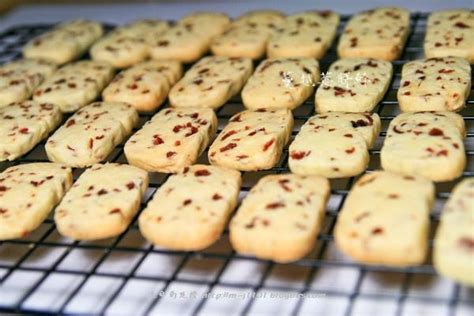 【蔓越莓曲奇饼干 最最最简单的黄油饼干的做法步骤图】恒升来迟_下厨房