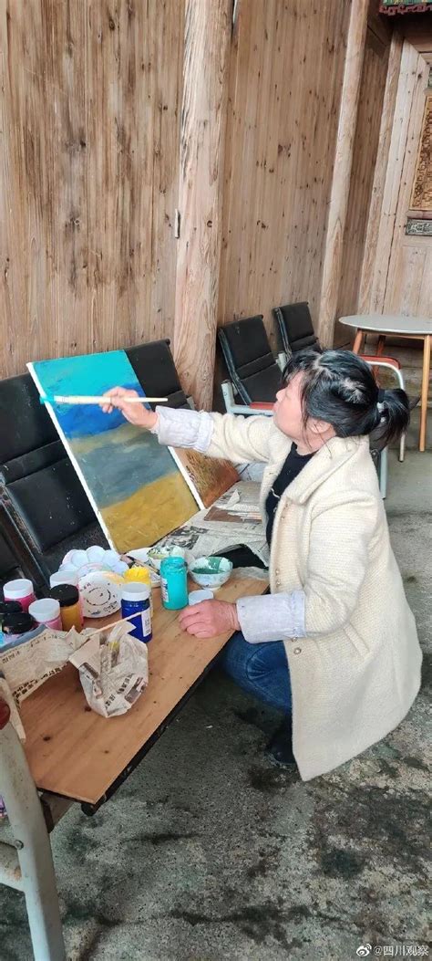 留下村子最美的样子！福安55岁农村大姐忙完农活画油画！