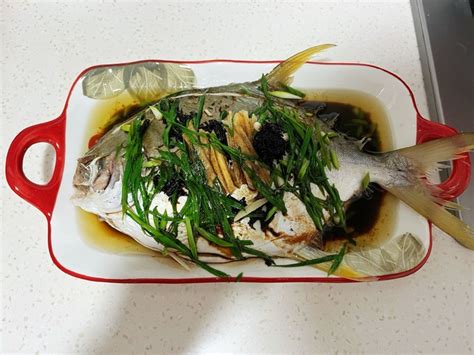 【不输新鲜海鱼的(冷冻鱼)清蒸的做法步骤图】含非笑夏天的妈妈_下厨房