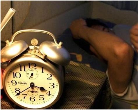 经常半夜三、四点醒来就睡不着？不排除5个原因，望你早做了解__财经头条