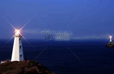 【黑夜海港上的灯塔，那里只有一盏明灯告诉你终点在哪，但是灯塔却没有照完整个黑夜，那漫漫的黑夜还需要靠你自己去走到终点。】