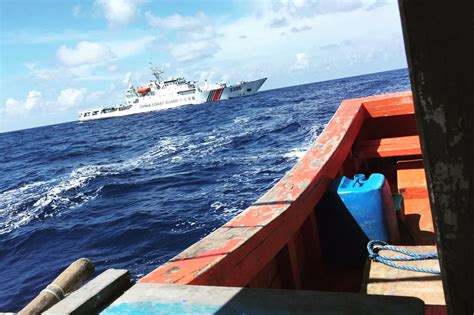 菲律宾欲强闯仁爱礁，中国海警船劝离无效，直接“开水炮”驱离_【快资讯】