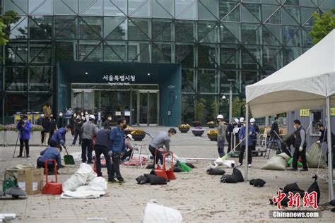 韩国首尔广场临时核酸检测点终止运营并拆除