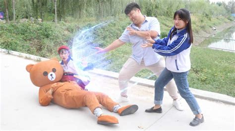 魔法学院15：师兄师姐不甘心联手对付红九，幸亏魔法熊救了红九_腾讯视频