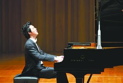 钢琴家李云迪现身发布会 正式拉开中国巡演序幕_娱乐频道_凤凰网