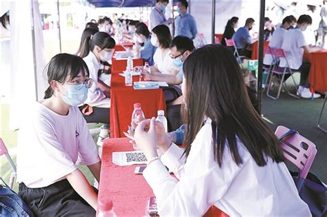 羊城晚报-上半年广州城镇新增就业14.8万人