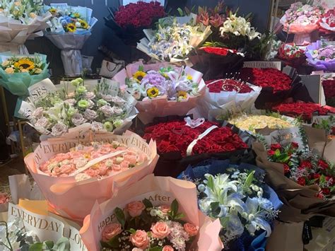 “七夕”将至 冰城鲜花市场生意火爆 玫瑰花价格小幅上涨 - 黑龙江网