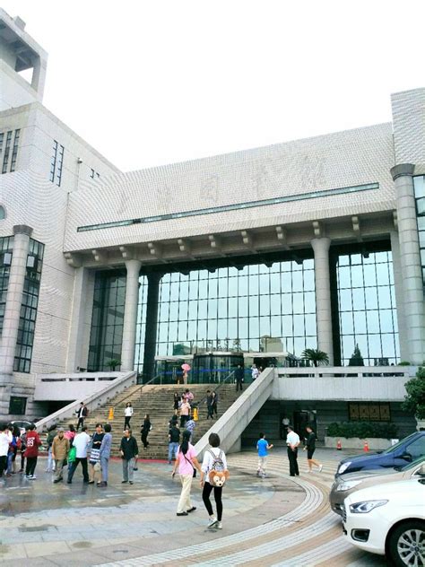 【图集】上海图书馆东馆开馆：国内单体建筑面积最大的“智慧书房”|界面新闻 · 影像