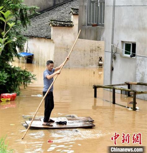 直击安徽洪灾现场：古河镇400米河水漫堤，居民有序撤离，滁河下游严防24日强降雨__财经头条