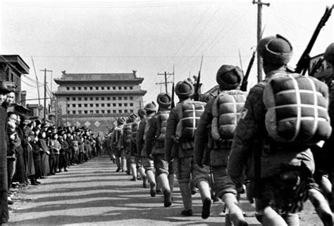 49年傅作义发动北平起义，怎样成功控制住20万中央军的？两个妙招