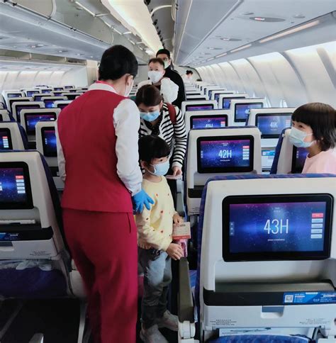 婴儿坐飞机（坐飞机小孩要买票吗）-幼儿百科-魔术铺