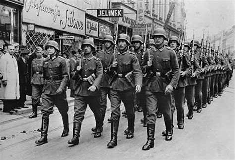 握手|希特勒最后握手的德国少年兵，后来怎样了？ 少年|德国|铁十字勋章|赫布|希