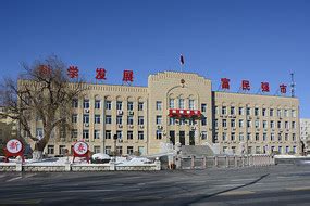 吉林市政府门前的大型花篮景观造型高清图片下载_红动中国