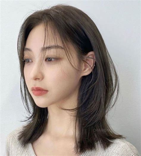 日系中长发甜美女生头像