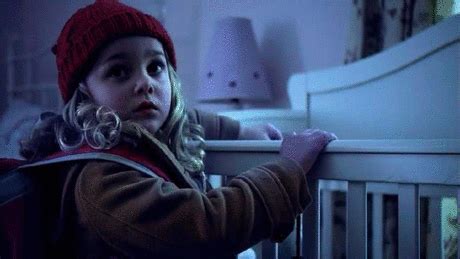 《尸人保姆》：被鬼养大的孩子什么样？美国首部恐怖片票房冠军|妈妈影评|妈妈评分
