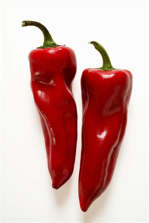 红辣椒的热量(卡路里cal),红辣椒的功效与作用,红辣椒的食用方法,红辣椒的营养价值