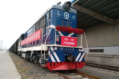 武汉铁路集团有限公司推出5趟“天天班”快运货物班列_湖北频道_凤凰网