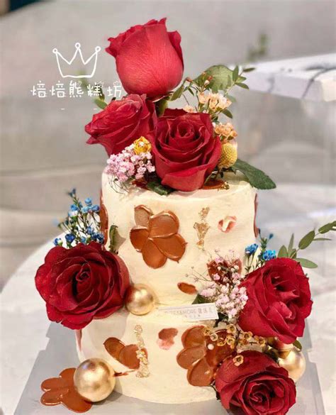 生日玫瑰花瓣蛋糕图片