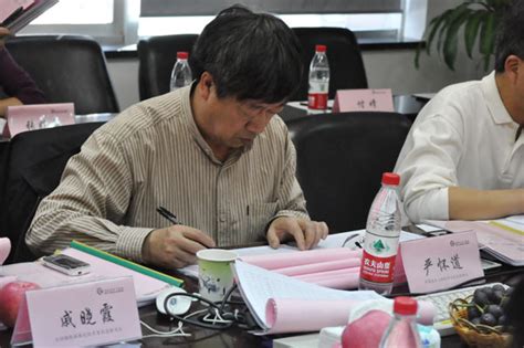 中国皮革协会专家组对罗莱马 9EE9进行真皮标志实_浙江罗莱马皮草有限公司