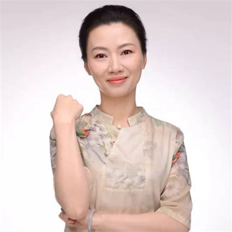 杨雨教授靠《百家讲坛》爆火，她到底是一个什么样的人？ | 人物集