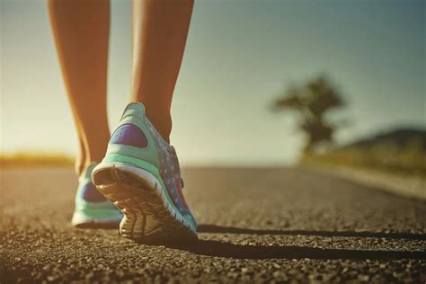 科学家十年研究揭开：每天走4000步和8000步的人有什么区别？-京东健康
