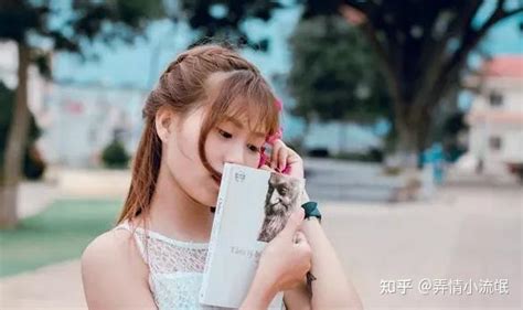 20岁1米7杭州临安区女生在相亲角谈择偶：做短视频 看重品行！-直播吧