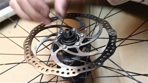 变速自行车拆卸车轮轴心结构全过程演示