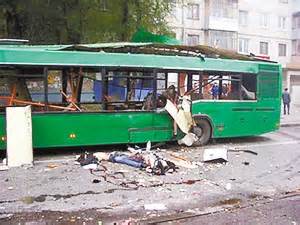 沈阳公交车爆炸案，4个因素被大家讨论，真实原因到底是什么？-新浪汽车