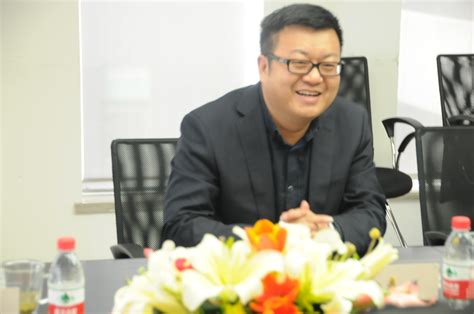 著名主持人刘博被授予楷林置业荣誉员工_控股新闻-河南楷林置业有限公司
