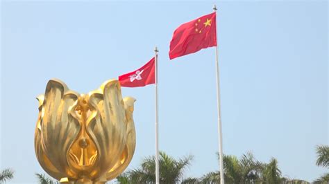 香港特区立法会悬挂国旗国徽 新议员齐唱国歌