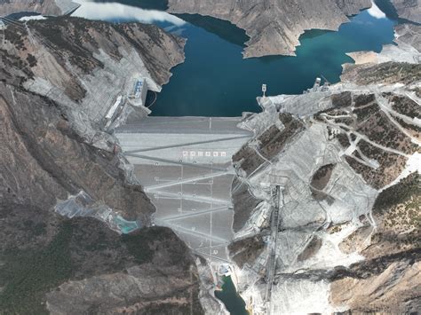 世界第二中国第一高土石坝电站 雅砻江两河口水电站成功截流
