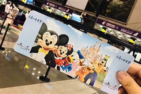 “迪士尼·皮克斯玩具总动员”主题彩绘航班今天首航，由东航执飞上海—北京航线， 登记牌、小桌板、航餐都可以见“玩具朋友” - 周到上海