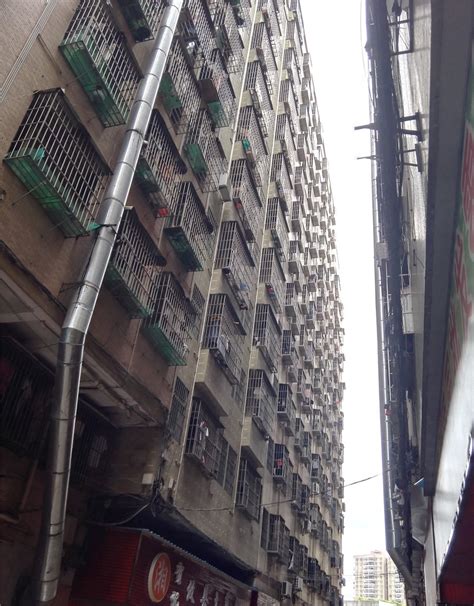 在深圳城中村租了两年握手楼，房东真心黑，又涨租金又扣押金-搜狐大视野-搜狐新闻