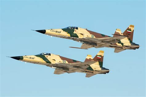 伊朗空军举行年度军演 大量使用国产精确制导弹药_凤凰网