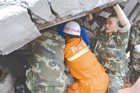 组图：中国军队抗震救灾图片集锦（1024图）（9）--军事--人民网