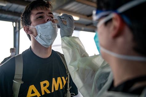 美军新冠确诊病例一周激增20% 累计超过1万名军人感染