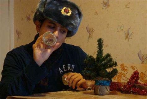 俄罗斯人奇特的伏特加饮用习俗(2)_世界风俗网