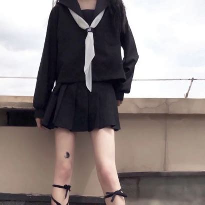 女生温柔风短裙头像