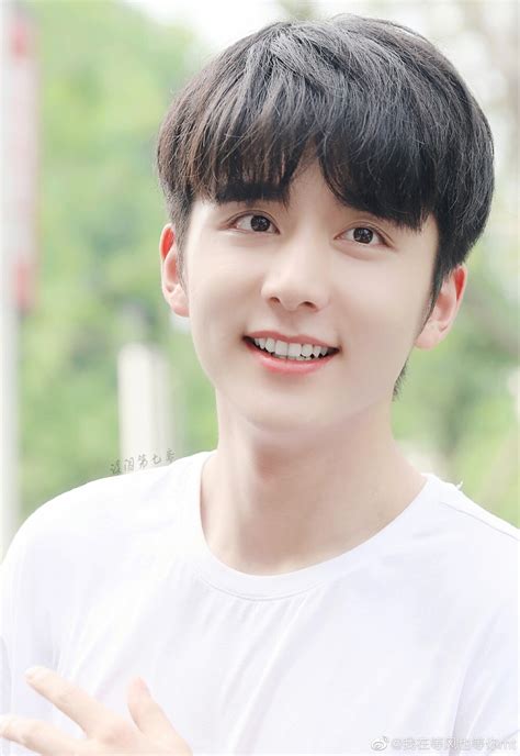 张新成图片