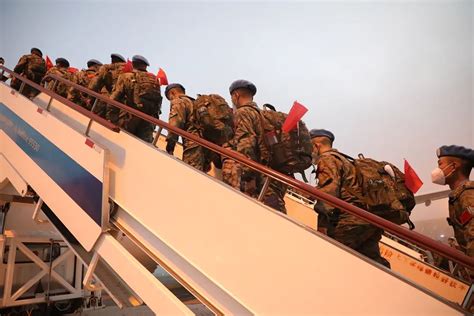 “00后”女兵随第19批赴黎巴嫩维和部队第二梯队出征_新浪图片