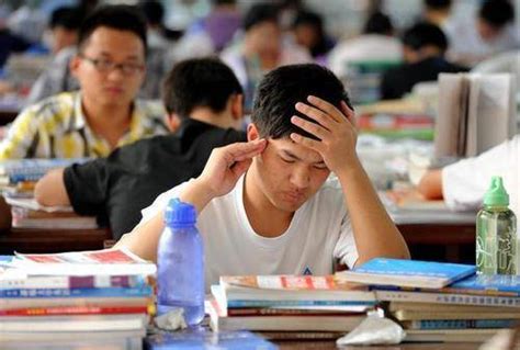 湖北男孩666分考上武汉大学不服气，次年再战考上北大，现状如何