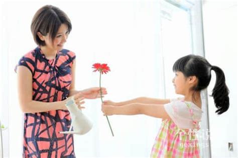 适合母亲节的心情短语祝福语（52条） 母亲节对妈妈的祝福短语_句子豆
