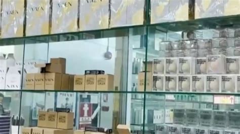 暗访香港化妆品假货供应市场：气味、颜色和正品一模一样，进货300售价3000_凤凰网视频_凤凰网