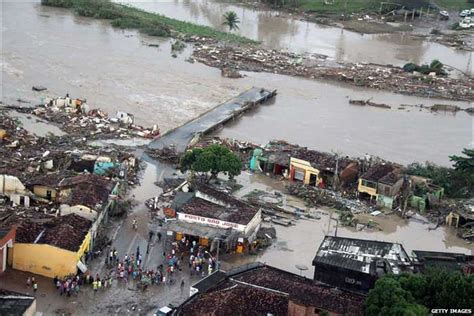 巴西里约州暴雨洪灾已致117死数百人失踪 灾区航拍画面曝光|巴西_新浪新闻